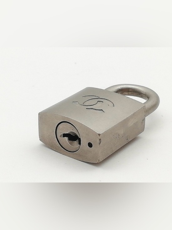 Chanel Cadena Lock & Key - Picture 4 of 7